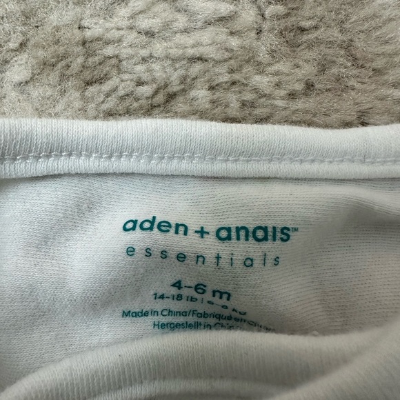 Aden + Anais Easy Swaddle Wrap 4-6 Months - Picture 3 of 3